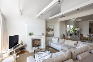 Living area - 2- click for photo gallery